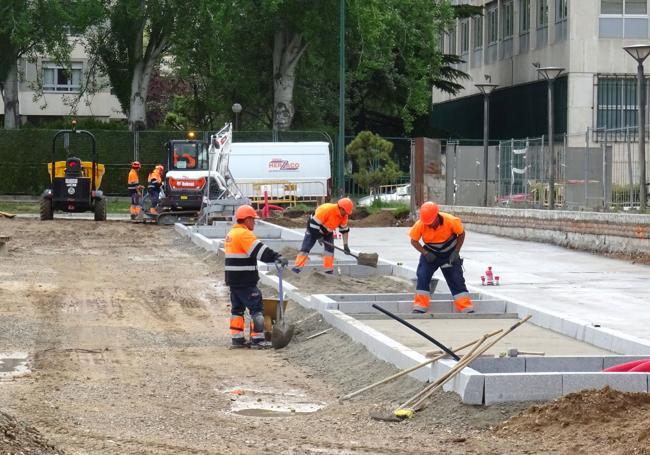Construcción de la nueva calle para el Mercadona de Huerta del Rey.