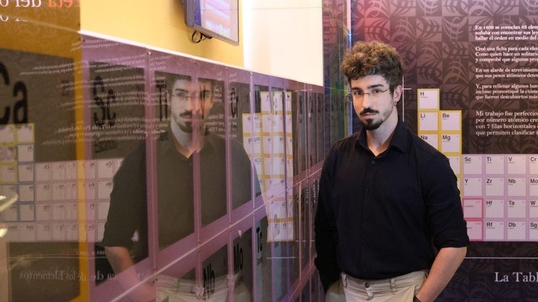 Miguel Sanz Novo posa en el Museo de la Ciencia de Valladolid.