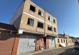Vivienda de la calle Tenerife en la que se declaró el incendio.