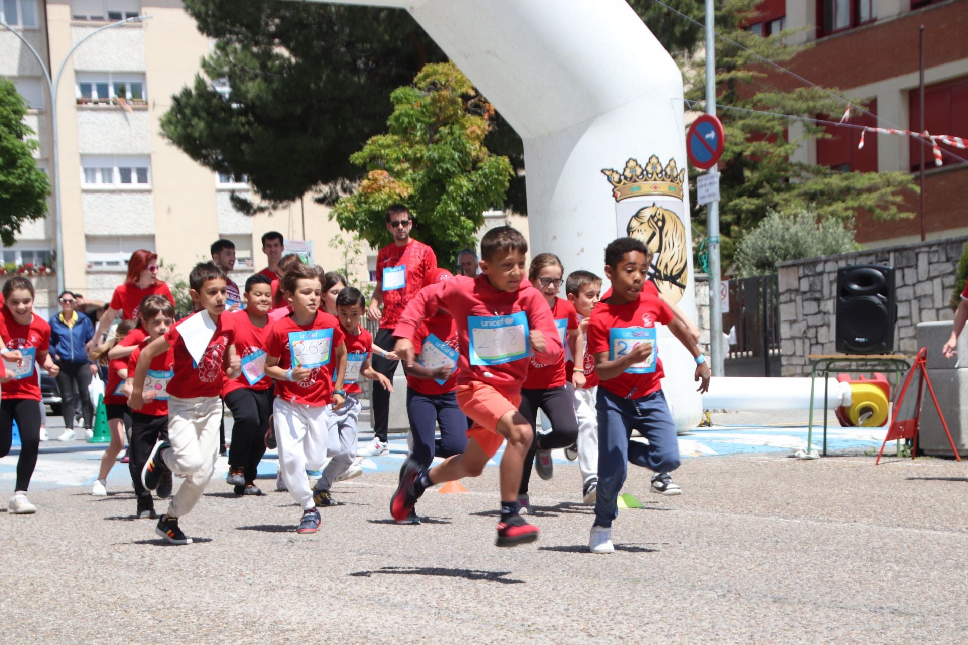 Fotografías de la carrera solidaria en el colegio Santa Clara de Cuéllar