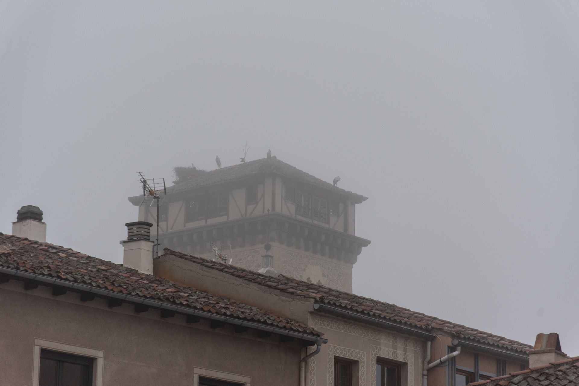 Fotos: Segovia amanece envuelta en niebla