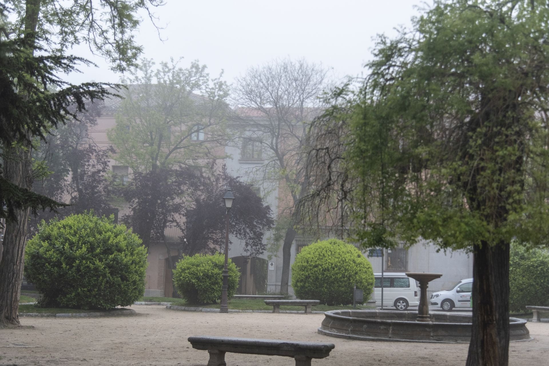 Fotos: Segovia amanece envuelta en niebla