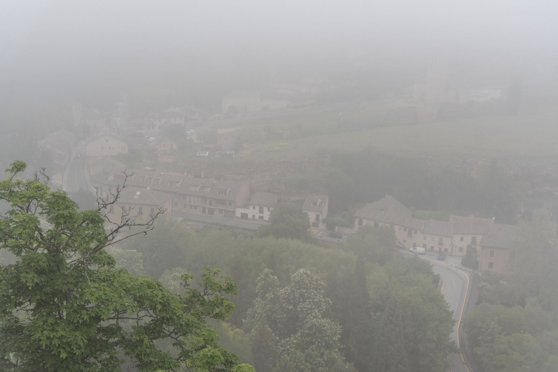 Fotos: Segovia amanece envuelta en niebla