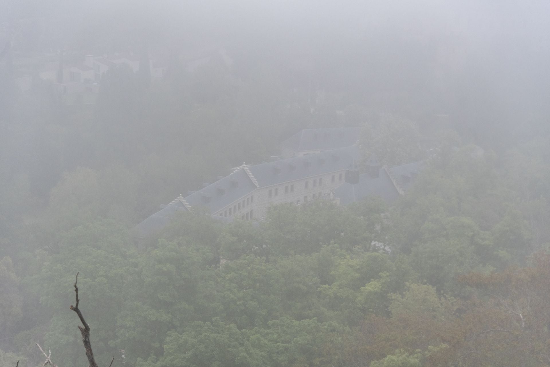 Fotos: Segovia amanece envuelta en niebla