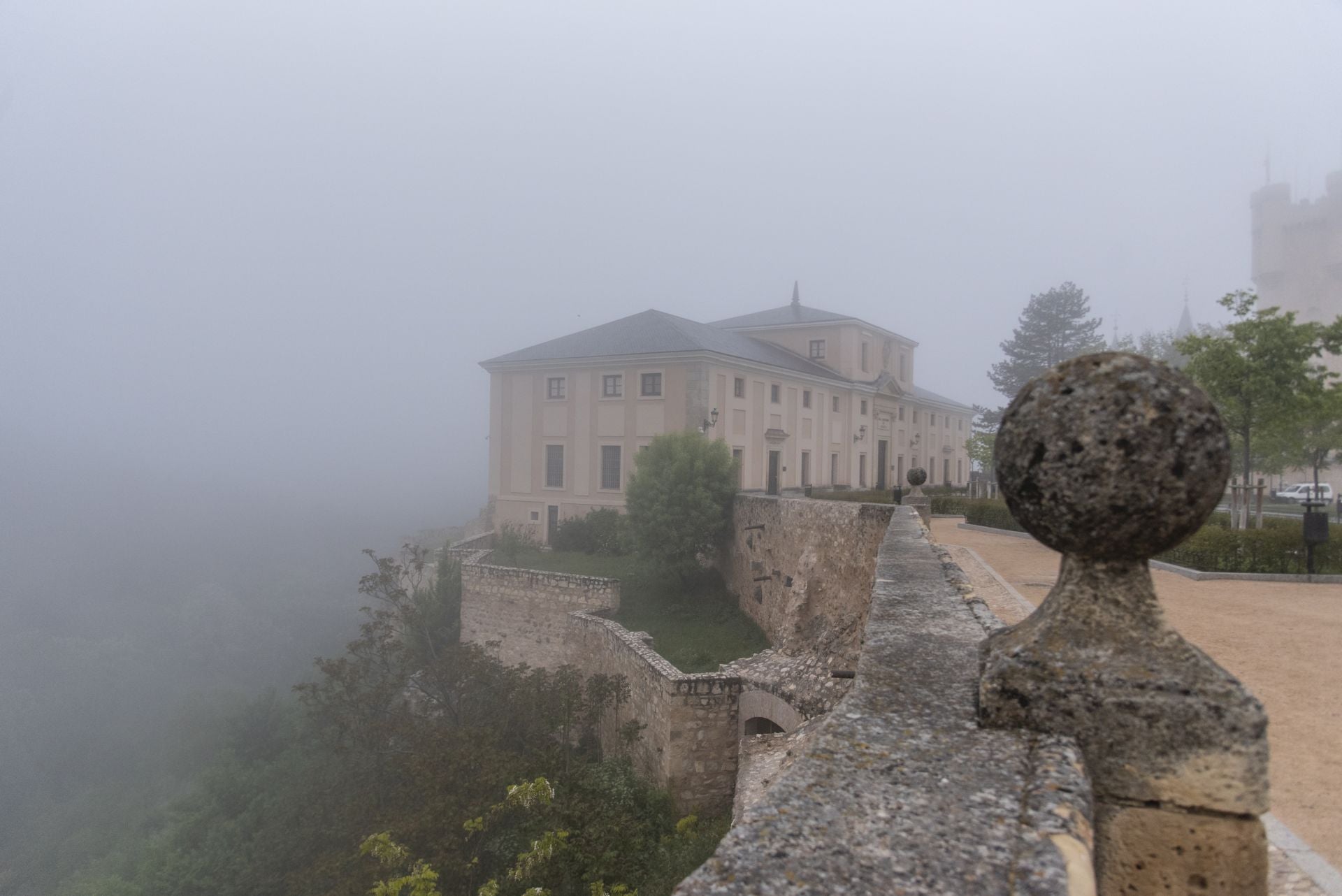 Fotos: Segovia amanece envuelta en niebla
