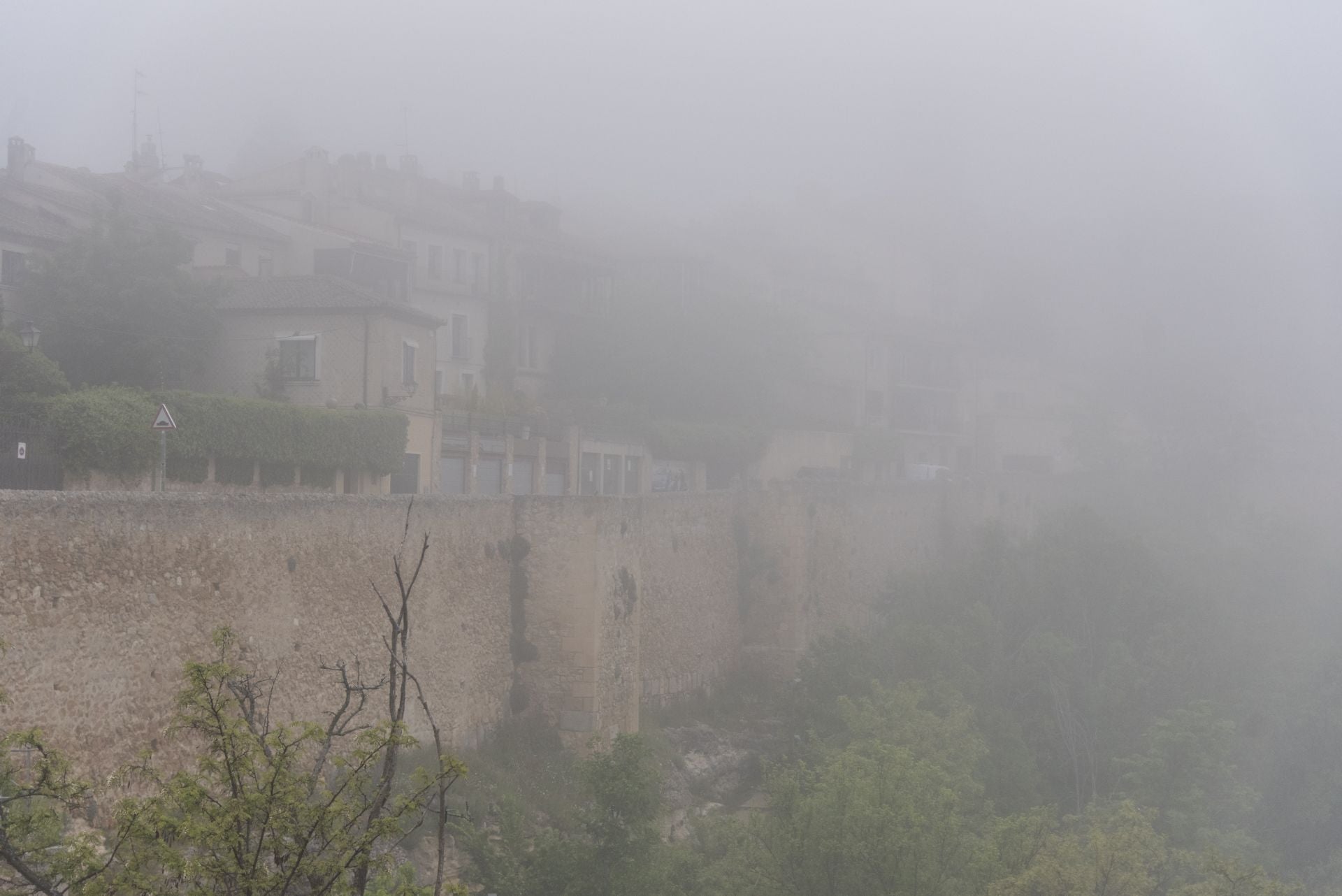 Fotos: Segovia amanece envuelta en niebla