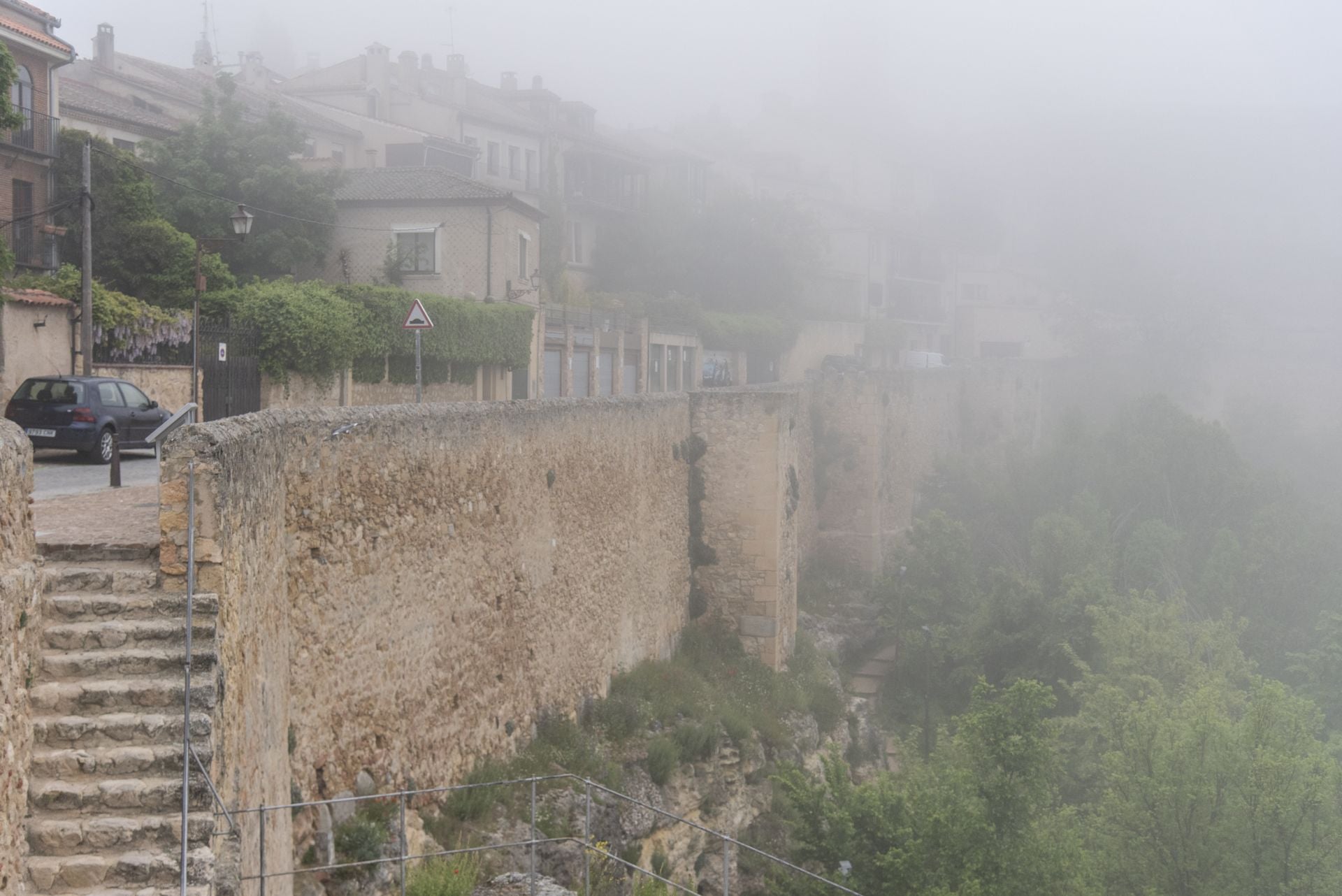 Fotos: Segovia amanece envuelta en niebla