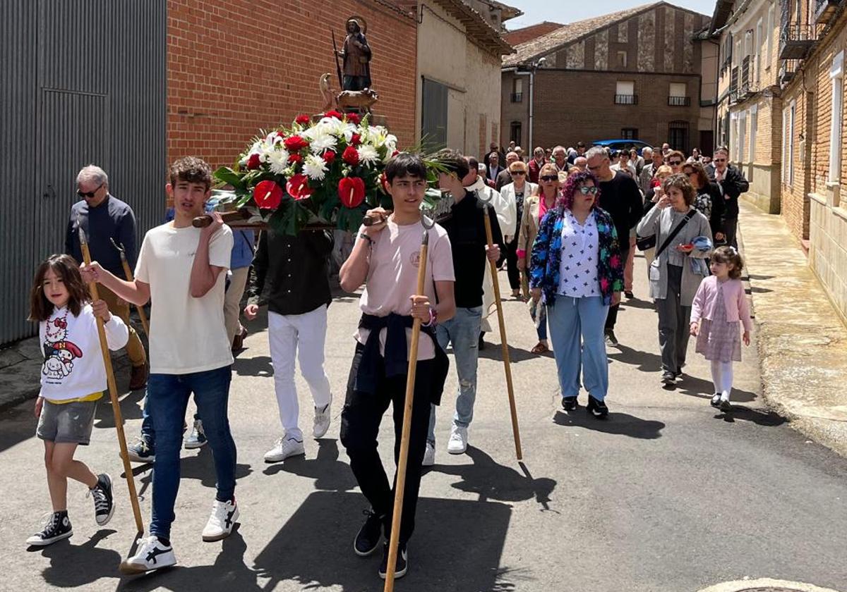 Becilla de Valderaduey procesiona a San Isidrín