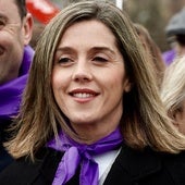 El secretario general del PSOE, Carlos Martínez, junto a la secretaria de Igualdad y LGTBI+ de la formación, Lorena Valle, durante un acto del pasado 8M.