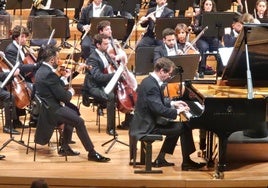 Lugansky acompañado por la OSCyL durante el concierto.