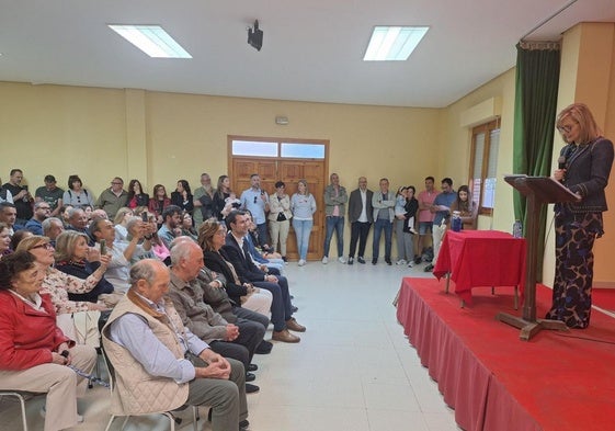 María Teresa González durante el pregón de las fiestas de Cuenca de Campos