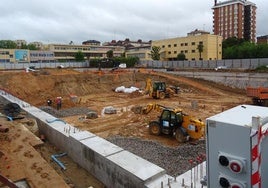 Obras de construcción del Mercadona en la calle Joaquín Velasco Martín de Huerta del Rey.