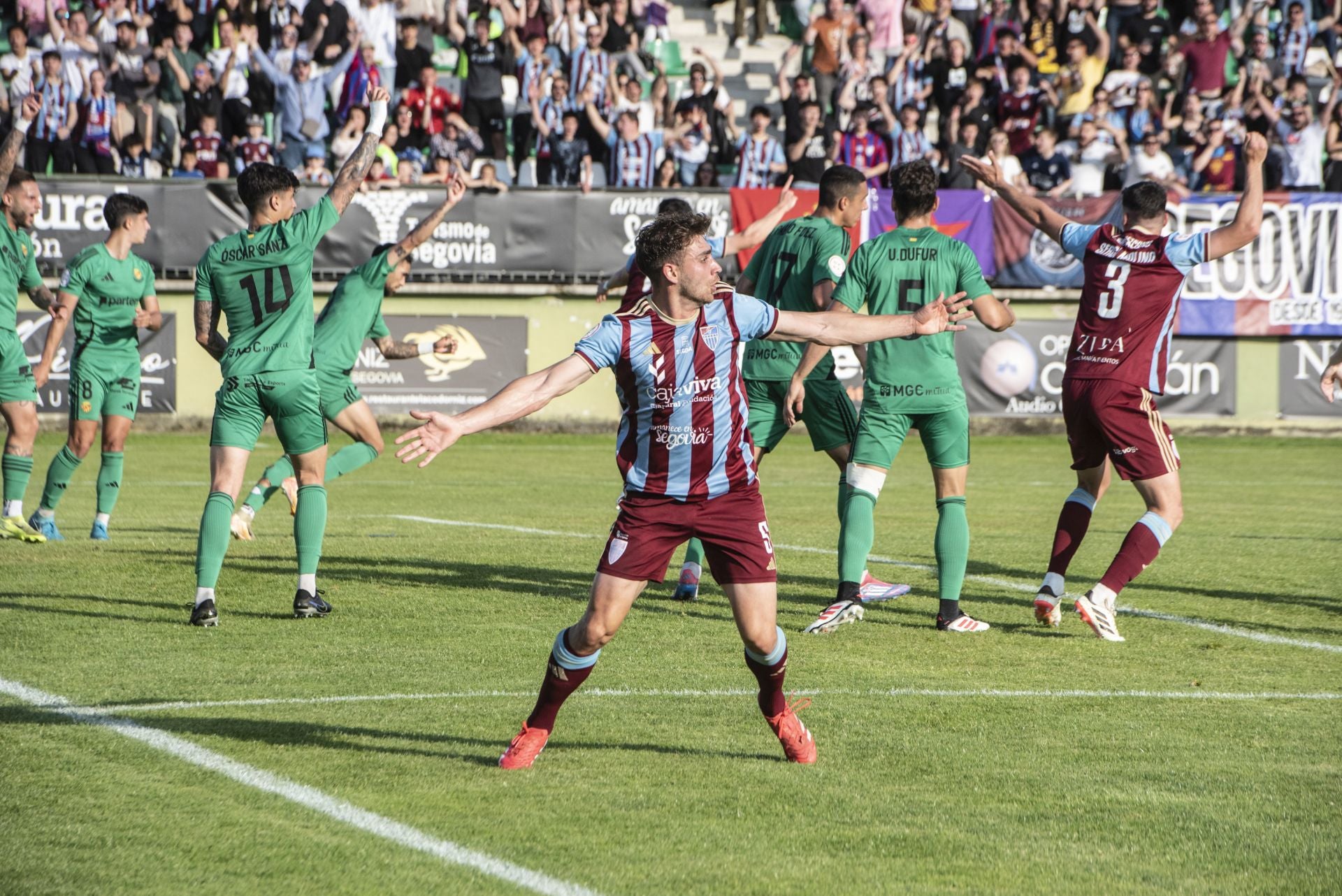 Fotos: desilusión en La Albuera tras el descenso de la Segoviana