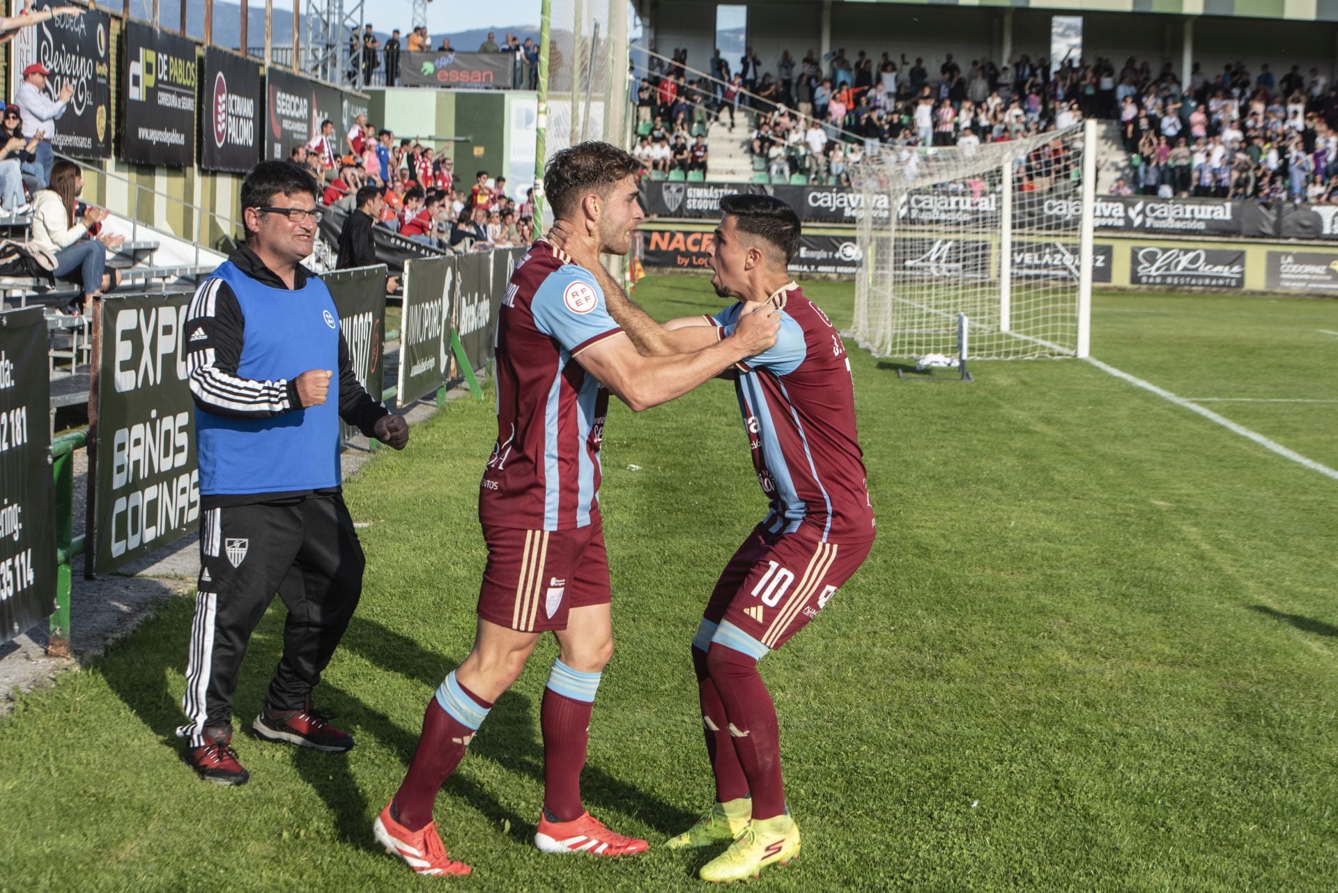 Fotos: desilusión en La Albuera tras el descenso de la Segoviana