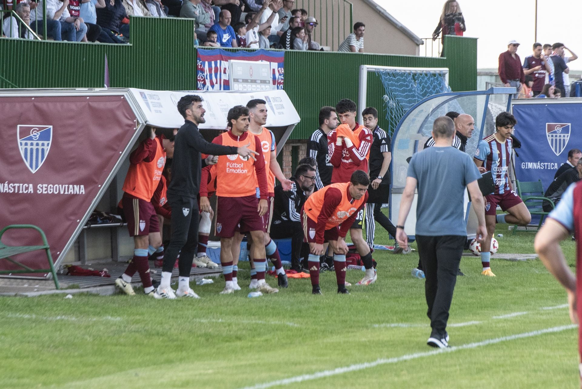 Fotos: desilusión en La Albuera tras el descenso de la Segoviana