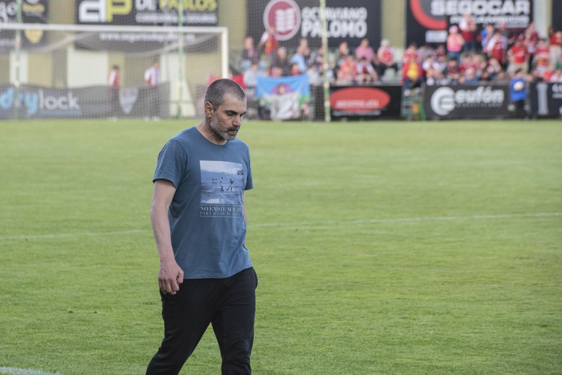 Fotos: desilusión en La Albuera tras el descenso de la Segoviana
