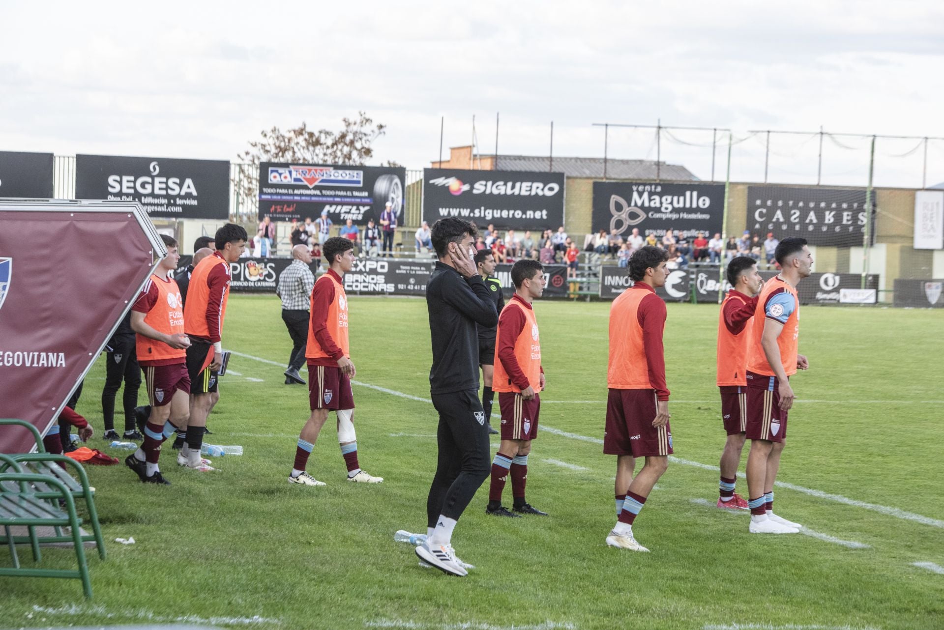 Fotos: desilusión en La Albuera tras el descenso de la Segoviana