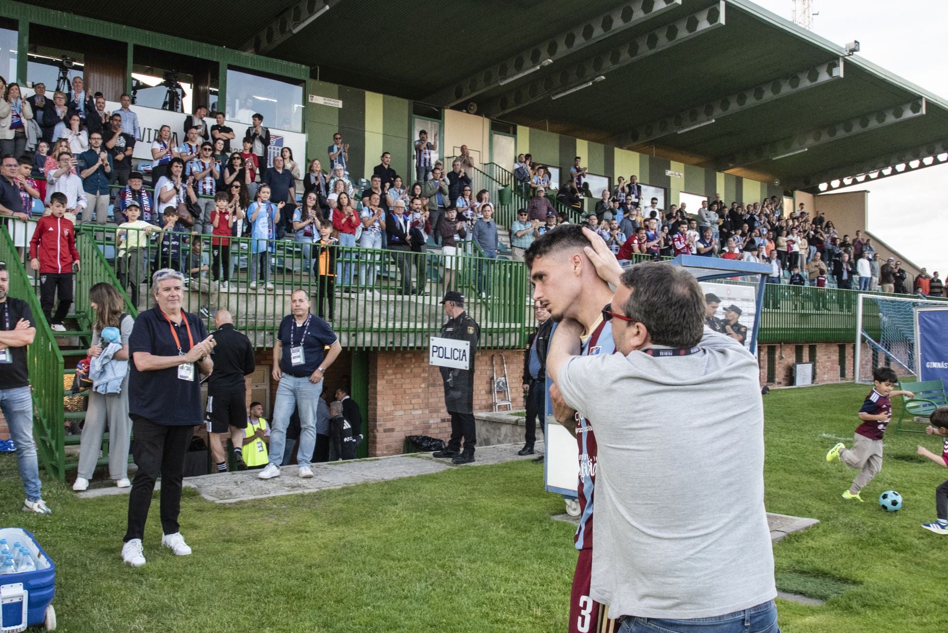 Fotos: desilusión en La Albuera tras el descenso de la Segoviana