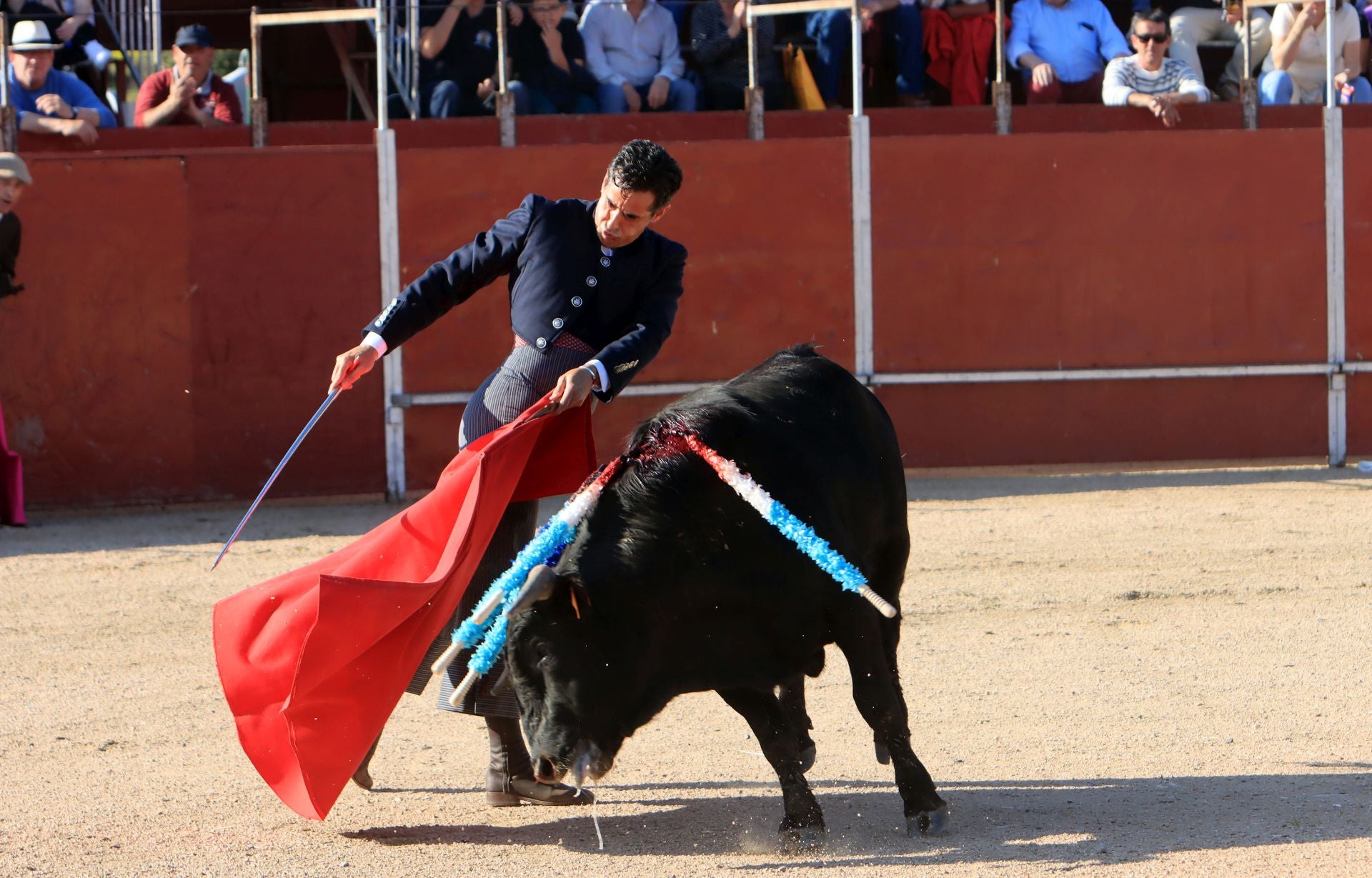 El festival taurino en La Lastrilla, en imágenes