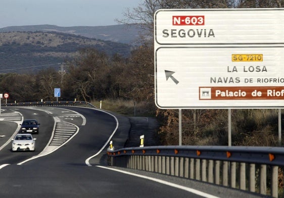Un cartel que anuncia el desvío a La Losa a su paso por la carretera N-603.