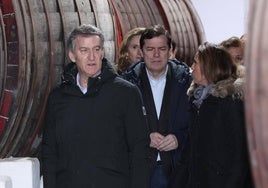 El presidente del Partido Popular, Alberto Núñez Feijóo, y el presidente de la Junta de Castilla y León y del PP regional, Alfonso Fernández Mañueco, visitan la bodega Hijos de Alberto Gutiérrez en el mes de marzo.