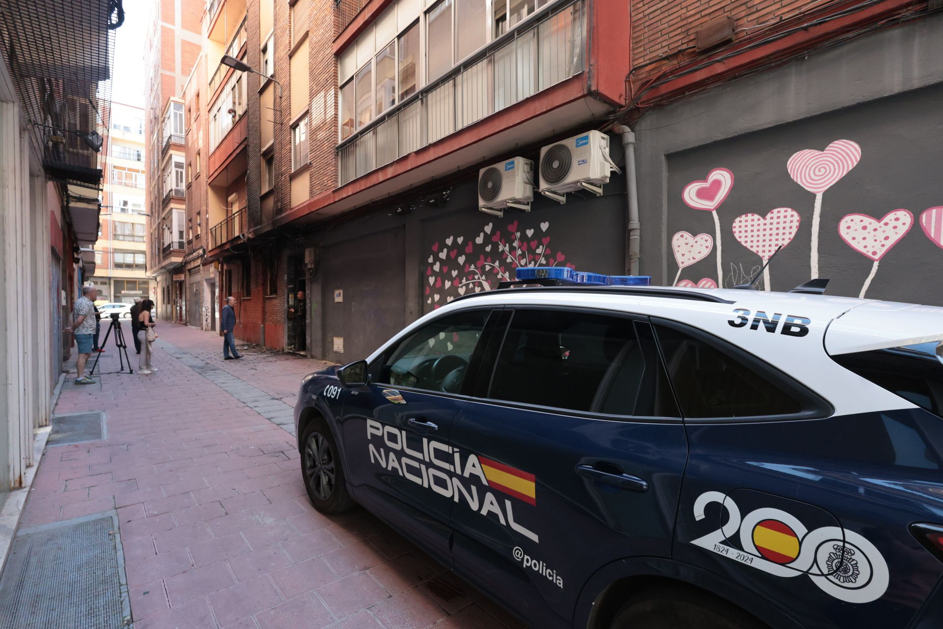 Las llamas devoran un bajo de Valladolid