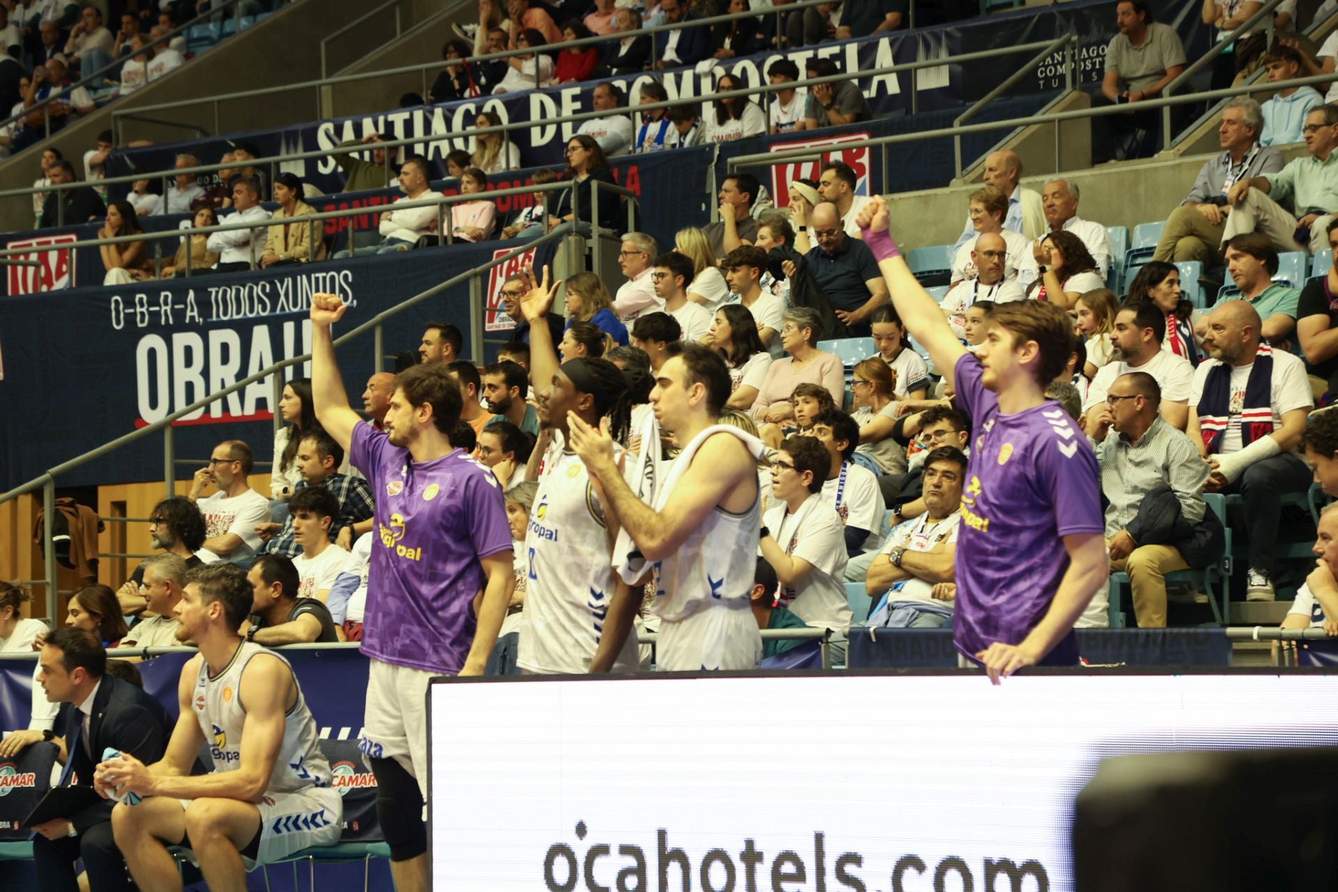 El Palencia gana el segundo partido en Santiago