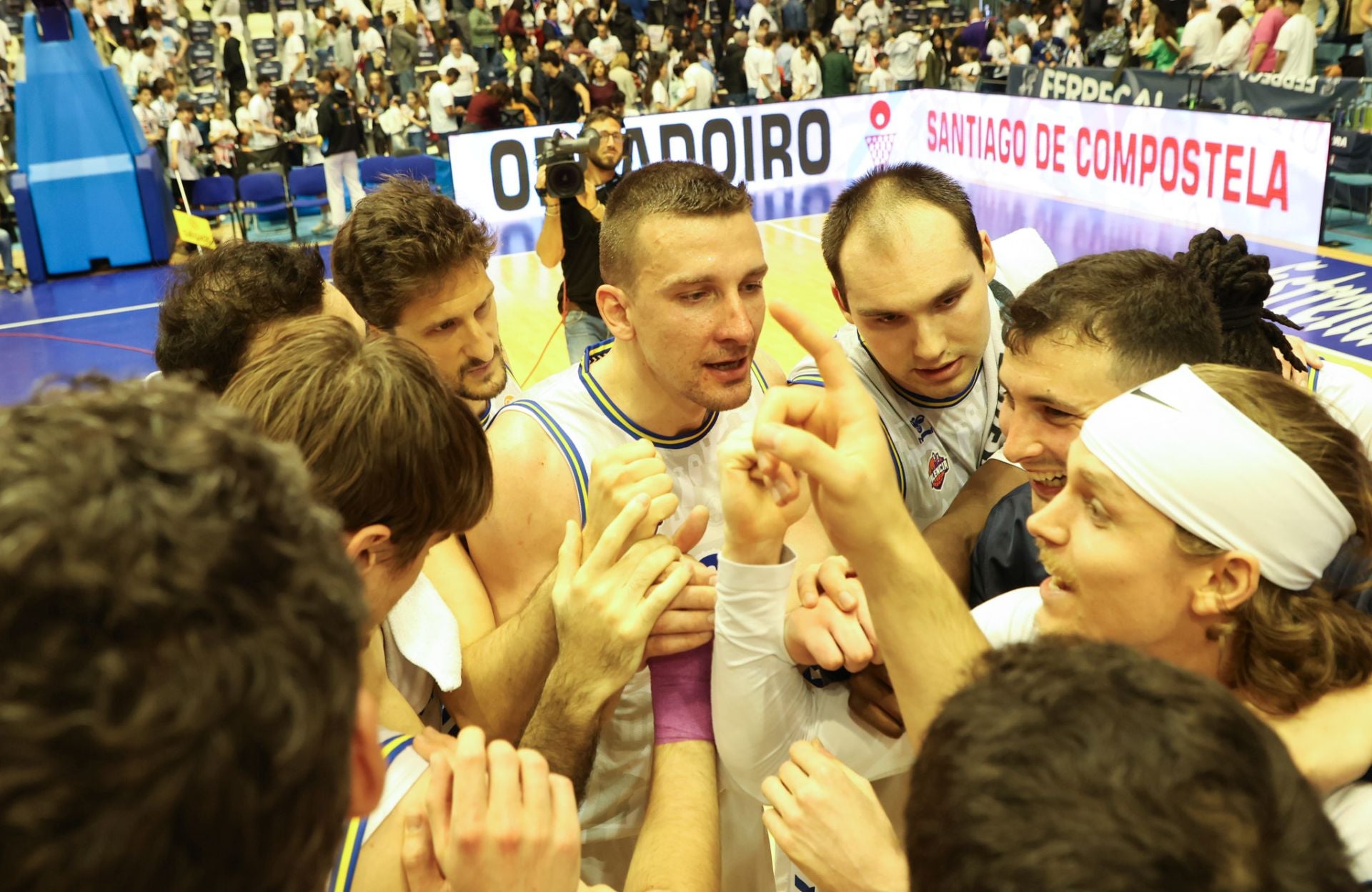 El Palencia gana el segundo partido en Santiago
