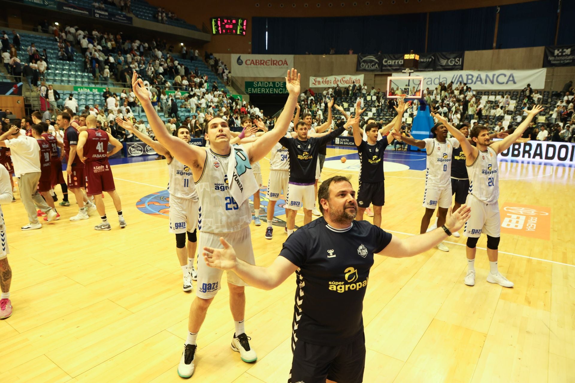 El Palencia gana el segundo partido en Santiago