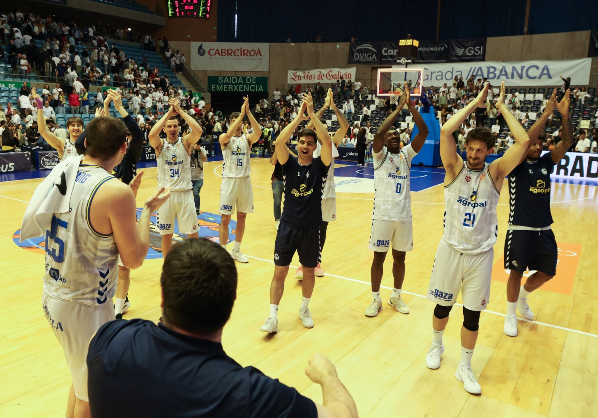 El Palencia gana el segundo partido en Santiago