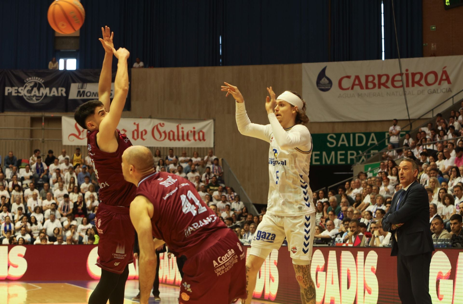 El Palencia gana el segundo partido en Santiago