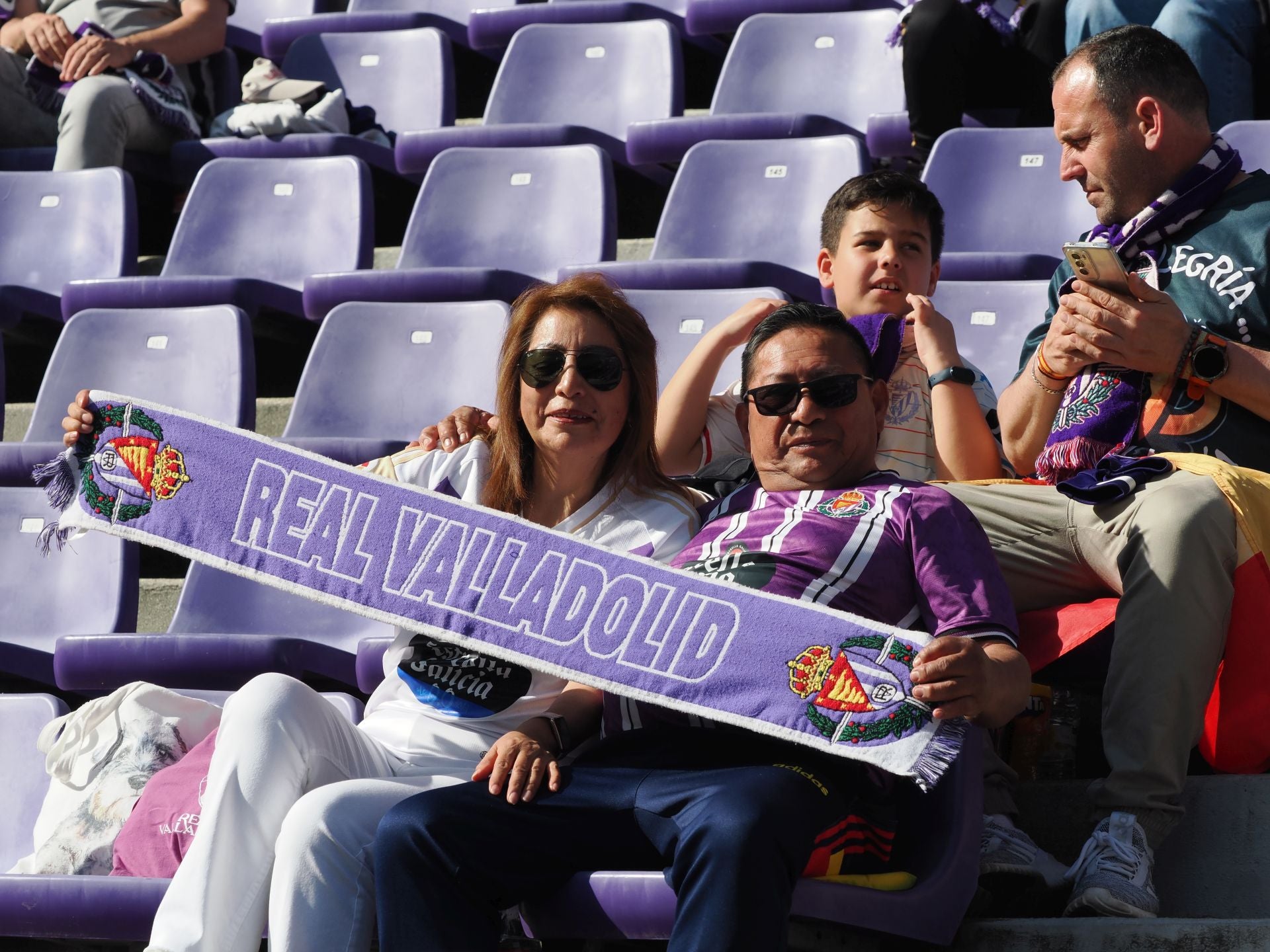 Búscate en la grada del estadio José Zorrilla (2/4)