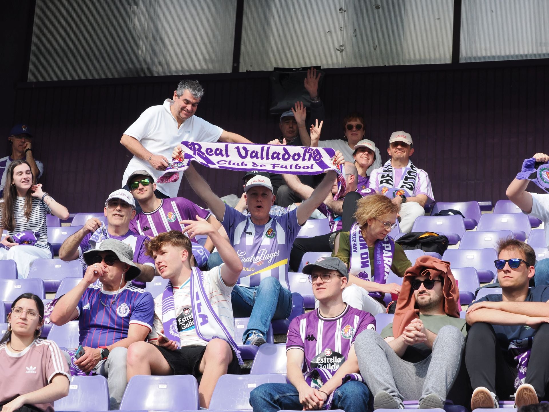 Búscate en la grada del estadio José Zorrilla (2/4)