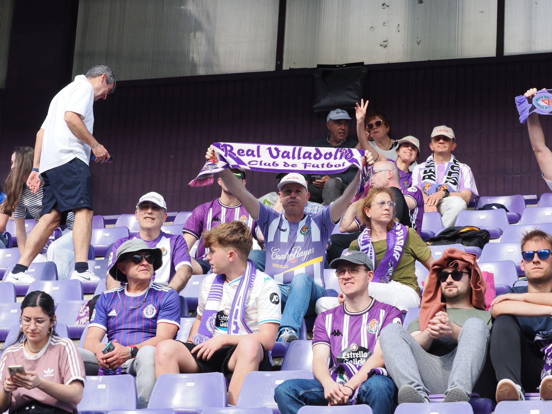 Búscate en la grada del estadio José Zorrilla (2/4)
