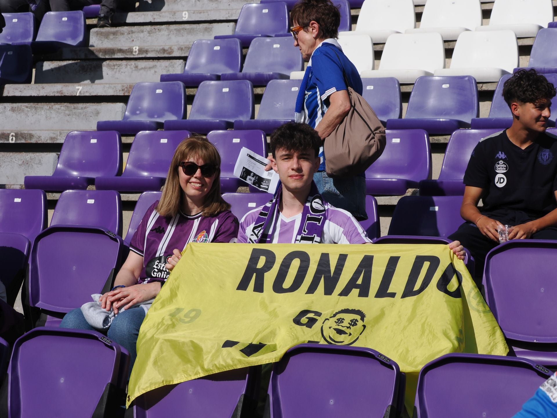 Búscate en la grada del estadio José Zorrilla (2/4)