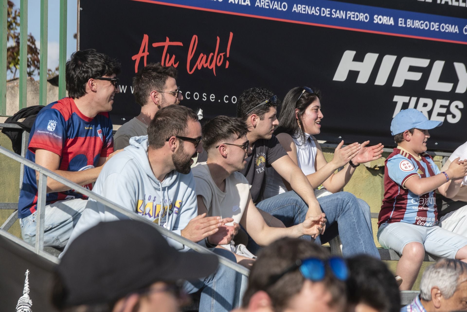 Fotos: búscate en las gradas de La Albuera