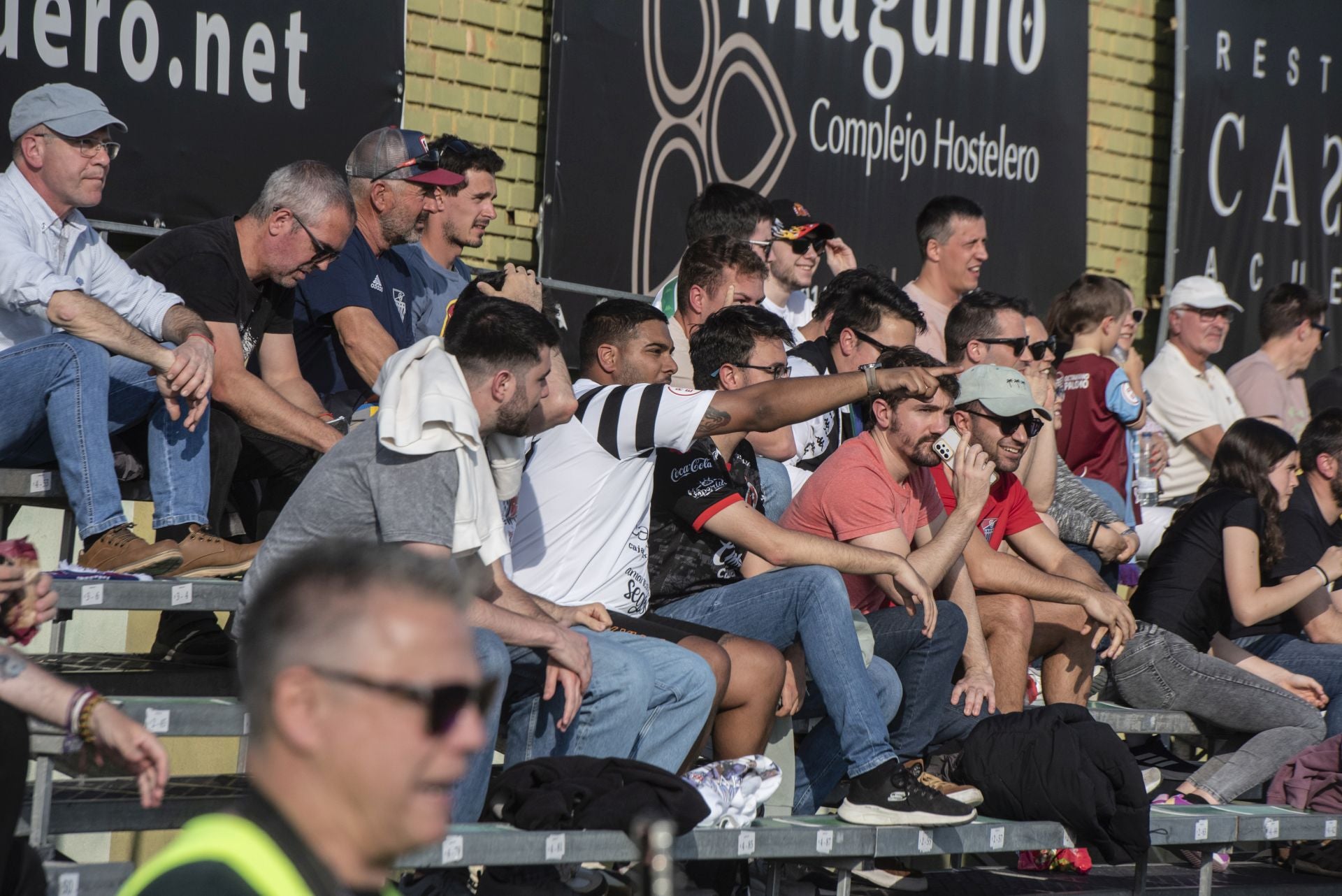 Fotos: búscate en las gradas de La Albuera
