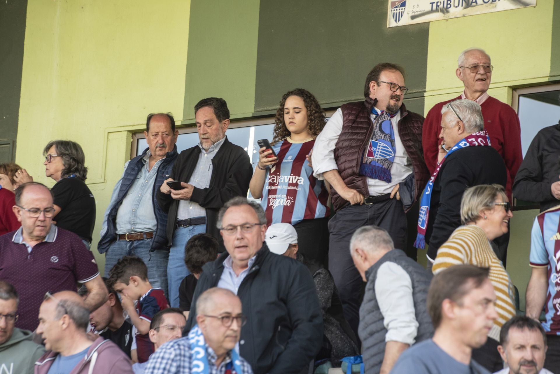Fotos: búscate en las gradas de La Albuera