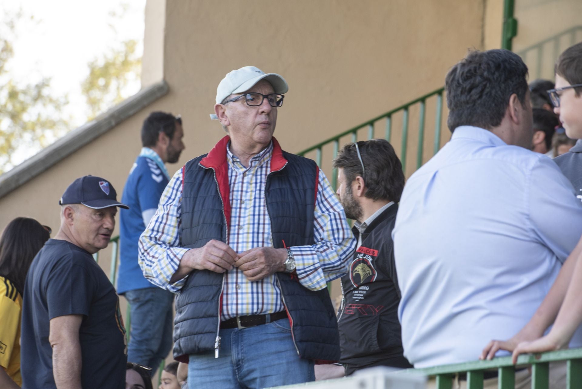 Fotos: búscate en las gradas de La Albuera