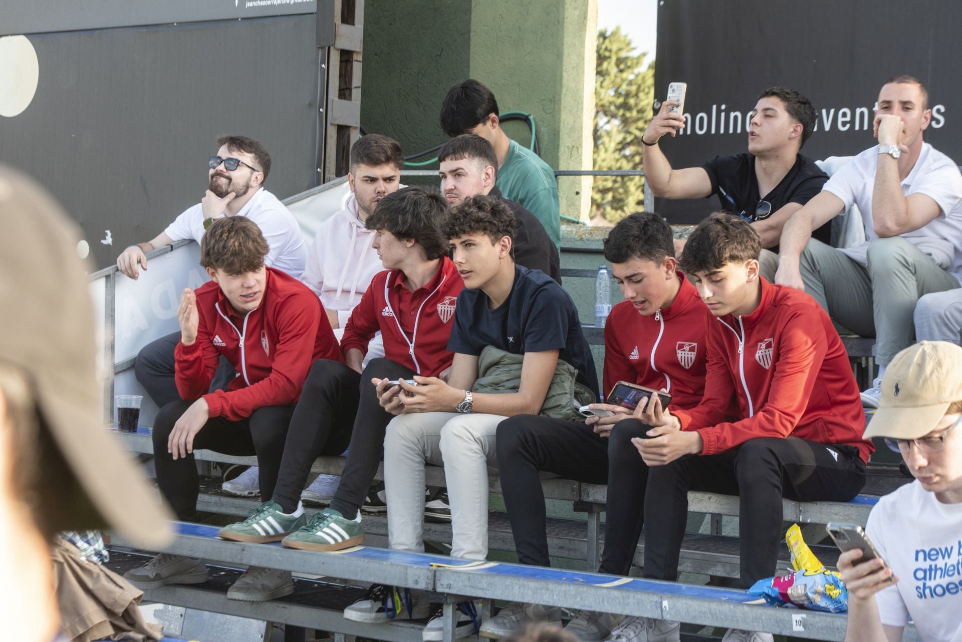 Fotos: búscate en las gradas de La Albuera