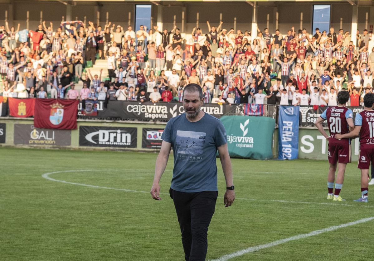 Ramsés abandona el terreno de juego llorando tras consumarse el descenso de la Segoviana.