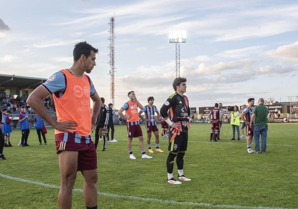 Fotos: desilusión en La Albuera tras el descenso de la Segoviana