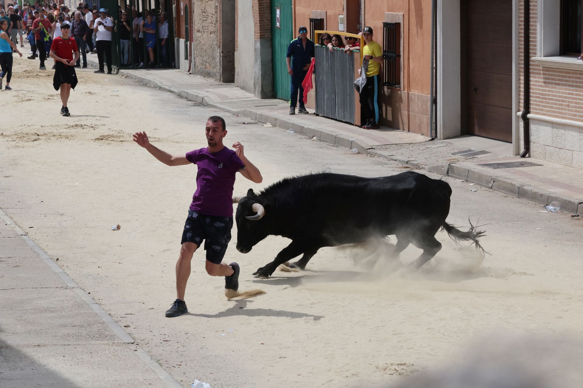 Encierro del domingo por la mañana en Valdestillas