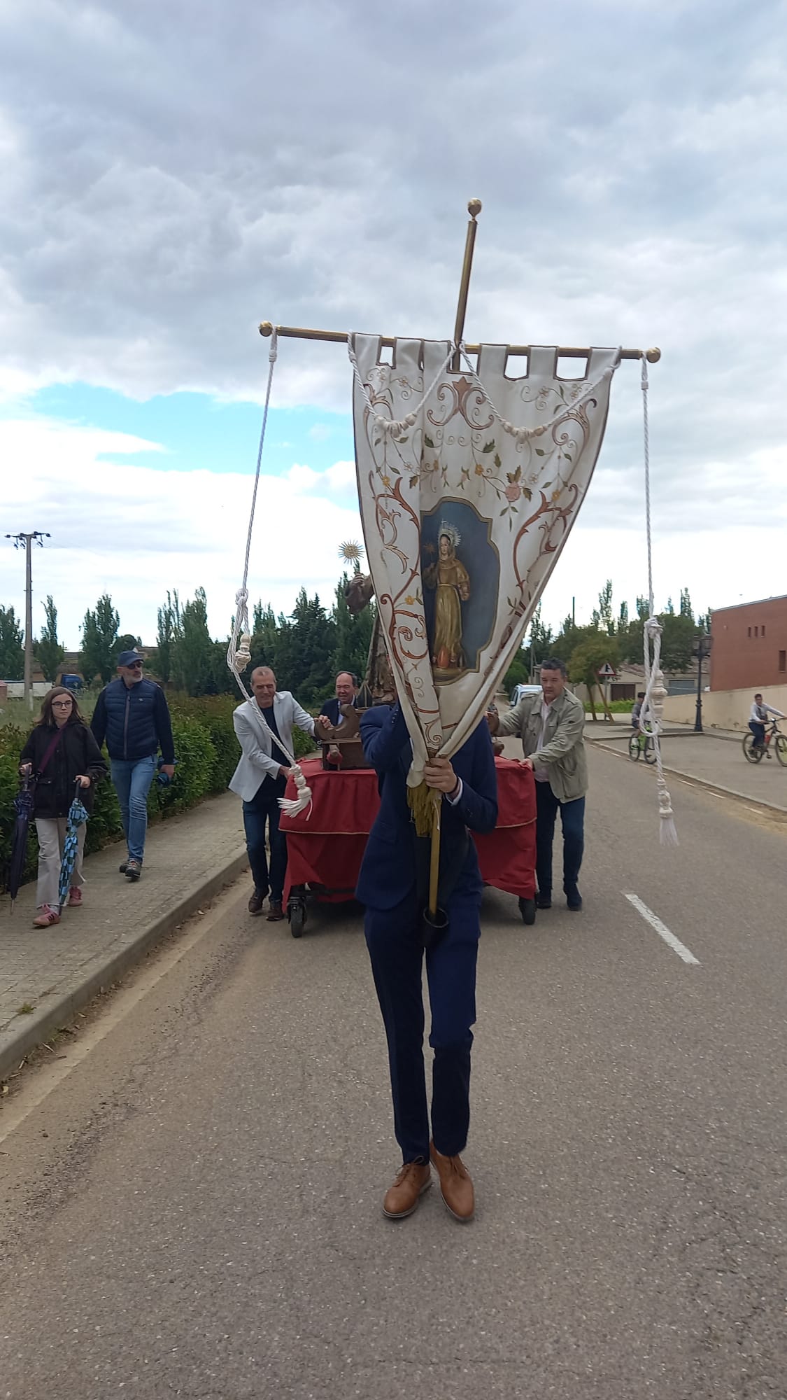 Cuenca de Campos traslada a San Bernardino a su ermita