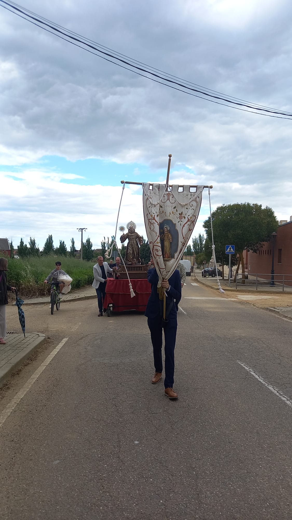 Cuenca de Campos traslada a San Bernardino a su ermita