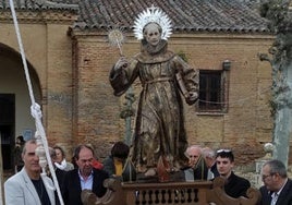 Cuenca de Campos traslada a San Bernardino a su ermita