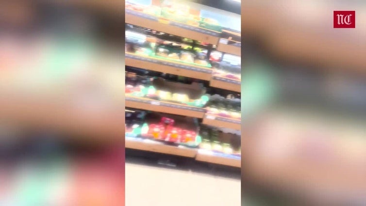 Un hombre se desnuda en un supermercado de Valladolid