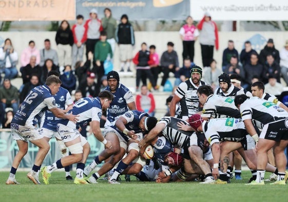 Multitudinaria melé en el último derbi que daba pase a la final de liga.