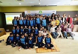 Los colegios ganadores recogen sus premios, este martes.