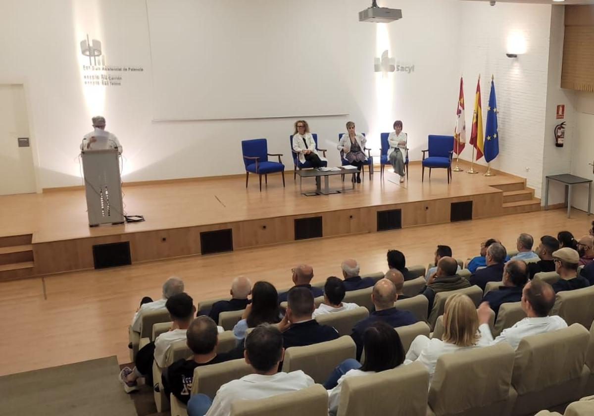 Sindicatos y Junta discuten por los contratos del personal de mantenimiento del hospital